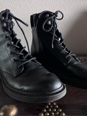 Reaction Kenneth Cole Black Lace-Up Ankle Booties WOMANS SZ 10